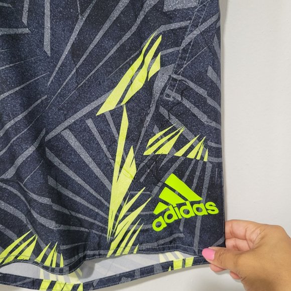 Adidas Men's Shorts Size 28 L 19 Gray- Green Swimwear Floral - Picture 5 of 8